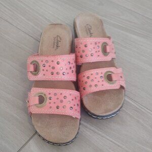 CLARKS BENDABLES LEATHER WEDGE SANDALS